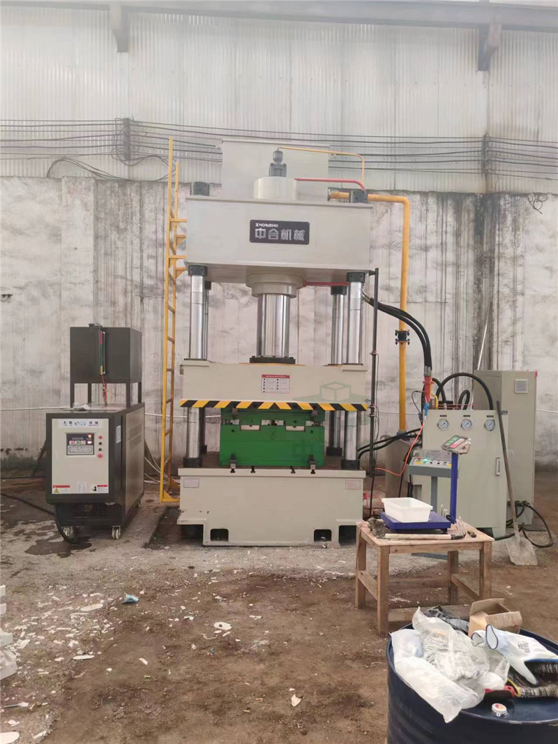 石英石水槽液压机客户现场 石英石水槽液压机客户现场