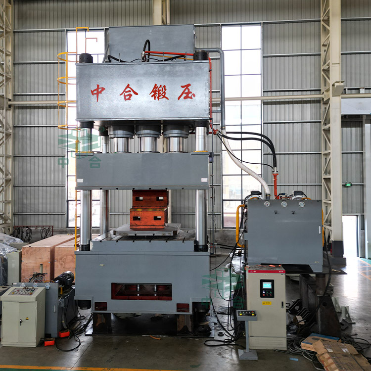 1500吨四柱液压机.jpg 1500吨四柱液压机.jpg
