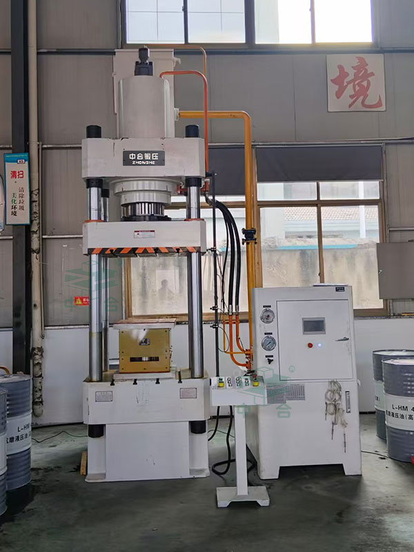 315吨防弹头盔成型液压机.jpg 315吨防弹头盔成型液压机.jpg