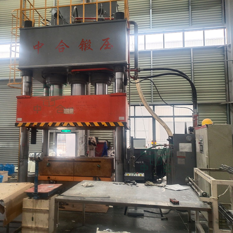 汽车导流罩成型液压机.jpg 汽车导流罩成型液压机.jpg