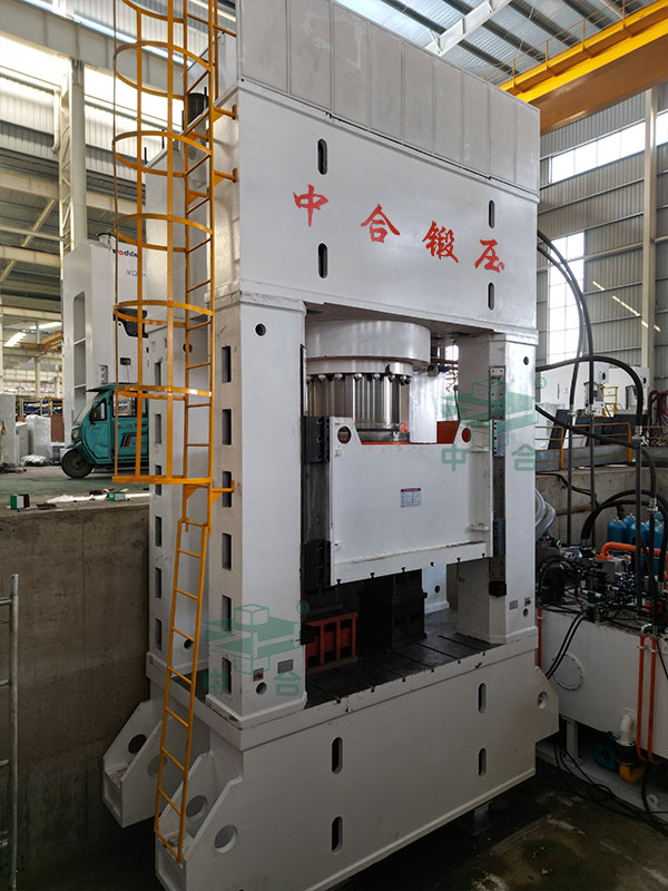 2500吨框架式液压机.jpg 2500吨框架式液压机.jpg