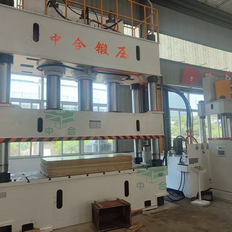 800吨复合材料成型液压机.jpg 800吨复合材料成型液压机.jpg