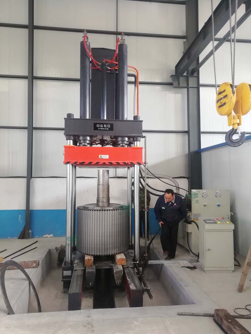 200吨四柱液压机带移动工作台 200吨四柱液压机带移动工作台